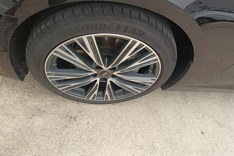 Used Audi A6L 2023 40 TFSI Luxury Prestige Edition Left Front Wheel Hub