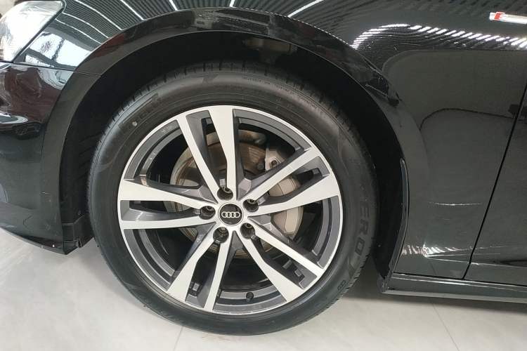 Used Audi A6L 2023 Revised 40 TFSI Luxury Dynamic Edition Left Front Wheel Hub