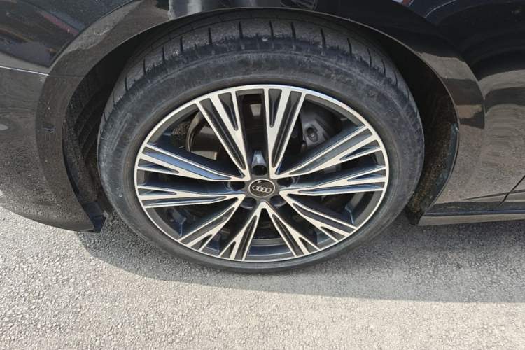 Used Audi A6L 2023 Revised Edition 45 TFSI quattro Prestige Dynamic Version Left Front Wheel Hub