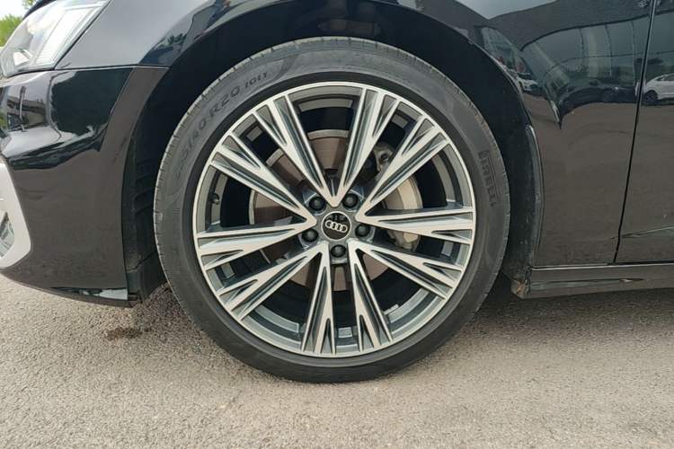 Used Audi A6L 2023 40 TFSI Luxury Dynamic Model Left Front Wheel Hub