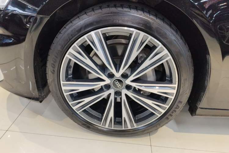 Used Audi A6L 2023 40 TFSI Luxury Dynamic Model Left Front Wheel Hub