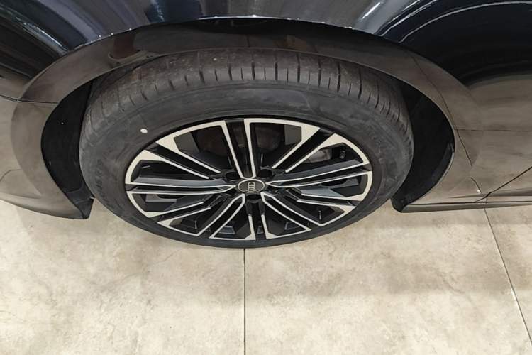 Used Audi A6L 2023 40 TFSI Luxury Dynamic Model Left Front Wheel Hub