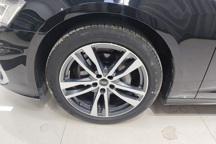 Used Audi A6L 2023 Revised 40 TFSI Luxury Dynamic Edition Left Front Wheel Hub