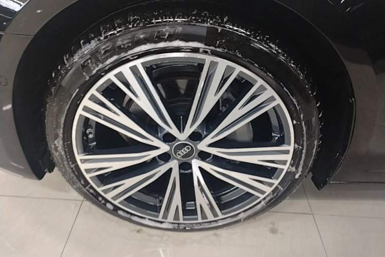 Used Audi A6L 2023 45 TFSI quattro Prestige Elegant Edition Left Front Wheel Hub