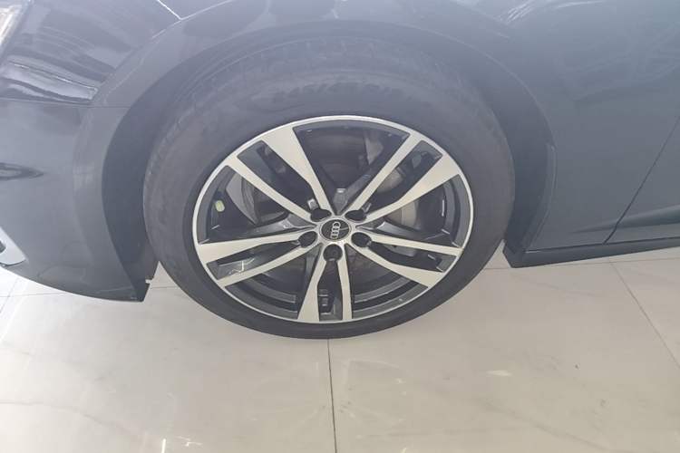 Used Audi A6L 2023 Revised 40 TFSI Luxury Dynamic Edition Left Front Wheel Hub