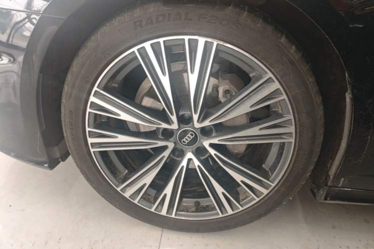 Used Audi A6L 2023 Revised 40 TFSI Luxury Dynamic Edition Left Front Wheel Hub