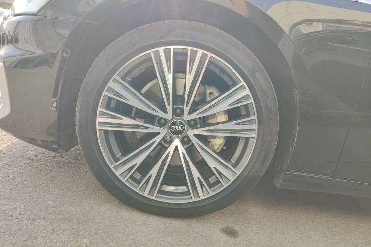 Used Audi A6L 2023 Revised Edition 45 TFSI quattro Prestige Dynamic Version Left Front Wheel Hub