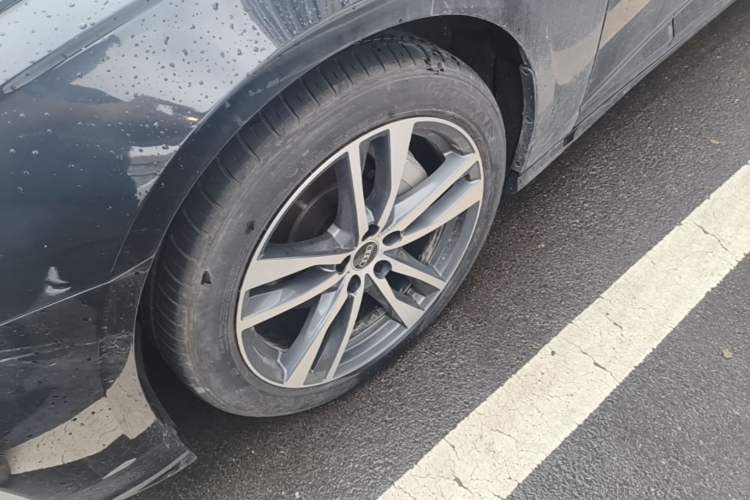Used Audi A6L 2023 40 TFSI Luxury Dynamic Model Left Front Wheel Hub