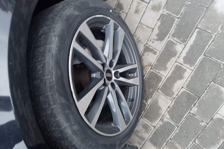 Used Audi A6L 2023 Revised 40 TFSI Luxury Dynamic Edition Left Front Wheel Hub