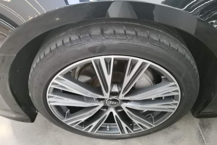 Used Audi A6L 2023 45 TFSI quattro Prestige Dynamic Edition Left Front Wheel Hub
