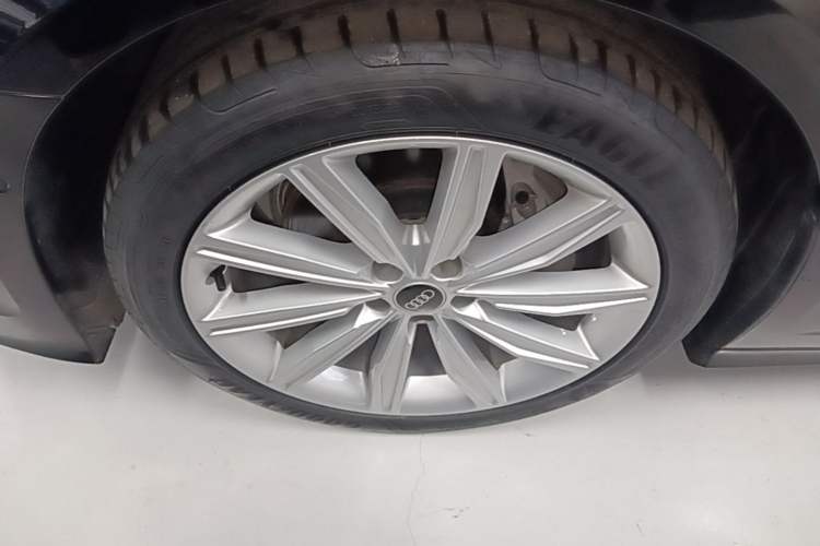 Used Audi A6L 2023 Revised 45 TFSI Prestige Dynamic Edition Left Front Wheel Hub