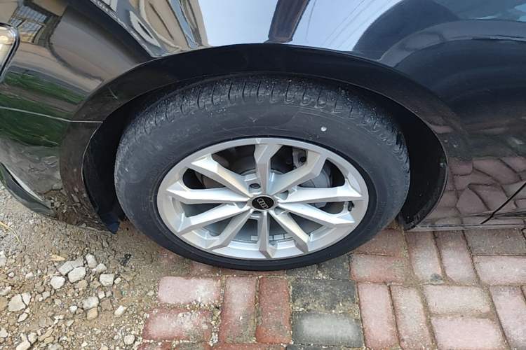 Used Audi A6L 2023 Revised 40 TFSI Luxury Prestige Edition Left Front Wheel Hub