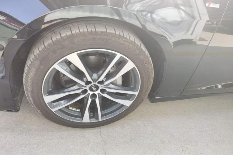 Used Audi A6L 2023 Revised 40 TFSI Luxury Dynamic Edition Left Front Wheel Hub