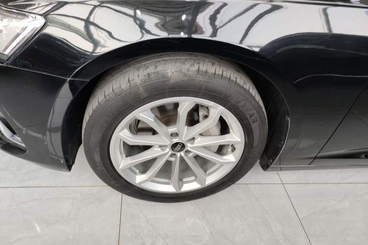 Used Audi A6L 2023 Revised 40 TFSI Luxury Prestige Edition Left Front Wheel Hub
