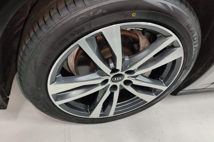 Used Audi A6L 2023 Revised 40 TFSI Luxury Dynamic Edition Left Front Wheel Hub