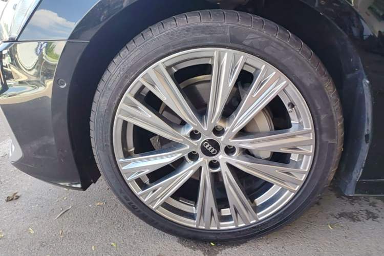 Used Audi A6L 2023 Revised Edition 45 TFSI quattro Prestige Dynamic Version Left Front Wheel Hub