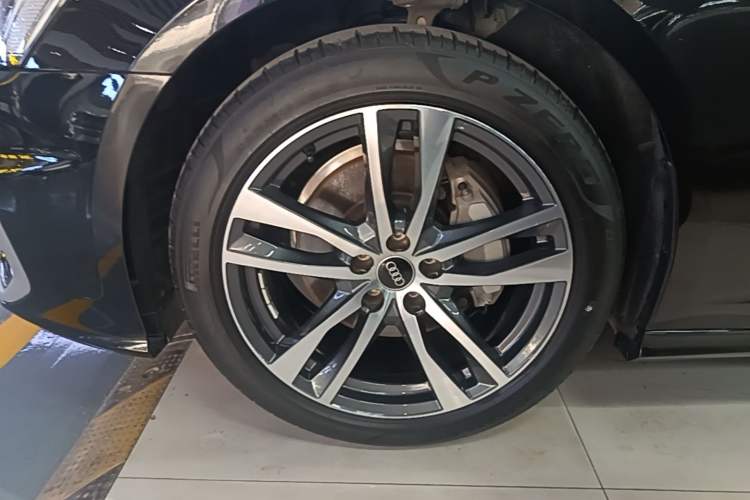Used Audi A6L 2023 40 TFSI Luxury Dynamic Model Left Front Wheel Hub