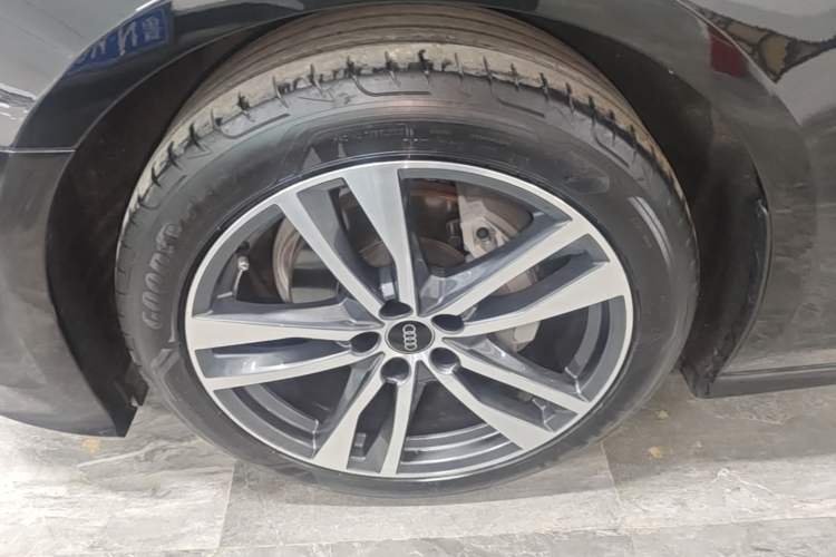 Used Audi A6L 2023 Revised 40 TFSI Luxury Dynamic Edition Left Front Wheel Hub