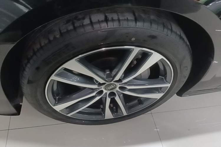 Used Audi A6L 2023 40 TFSI Luxury Dynamic Model Left Front Wheel Hub