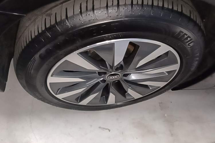 Used Audi A6L 2023 Revised 45 TFSI Prestige Elegant Edition Left Front Wheel Hub