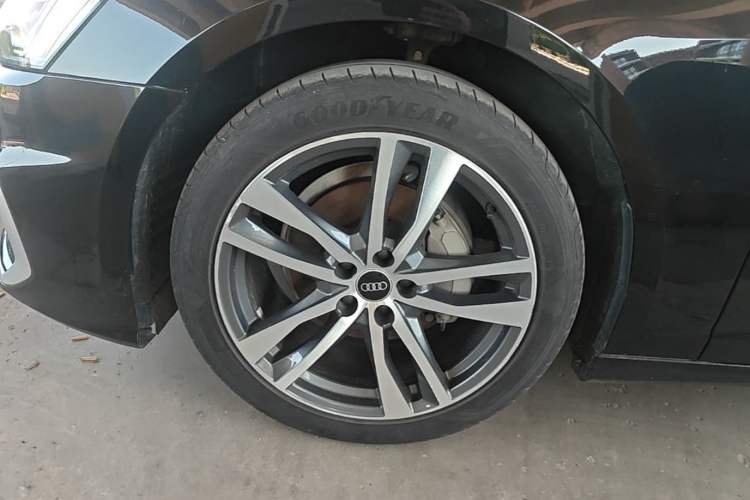 Used Audi A6L 2023 Revised 40 TFSI Luxury Dynamic Edition Left Front Wheel Hub