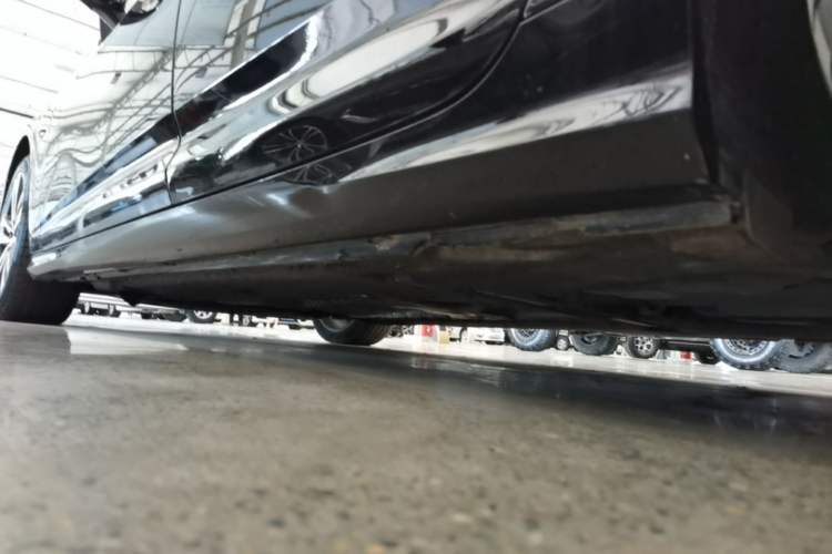 Used Audi A6L 2023 Revised 40 TFSI Luxury Dynamic Edition Left Side Sill