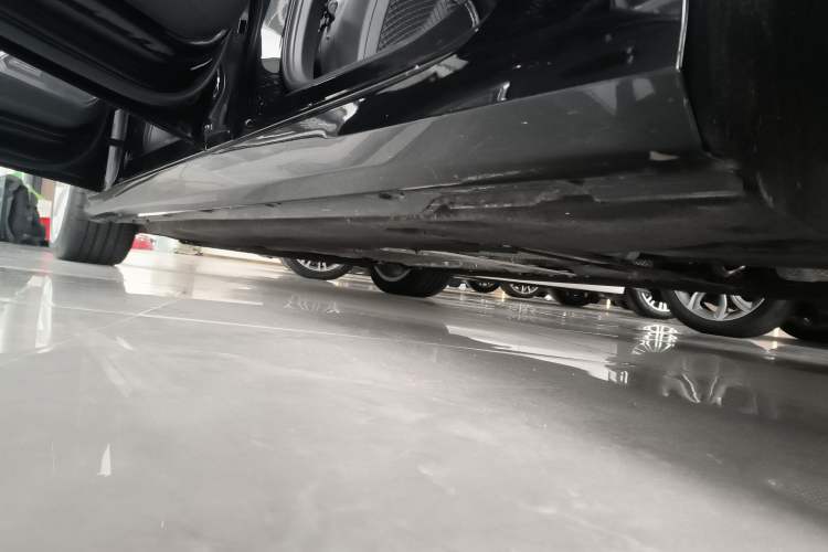 Used Audi A6L 2023 Revised 45 TFSI Prestige Dynamic Edition Left Side Sill