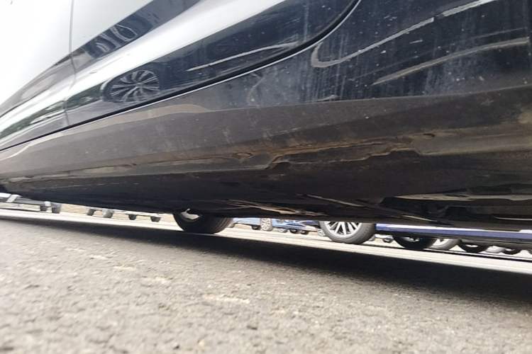 Used Audi A6L 2023 Revised 40 TFSI Luxury Prestige Edition Left Side Sill