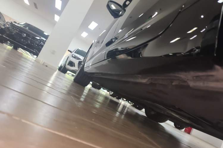 Used Audi A6L 2023 Revised 40 TFSI Luxury Prestige Edition Left Side Sill