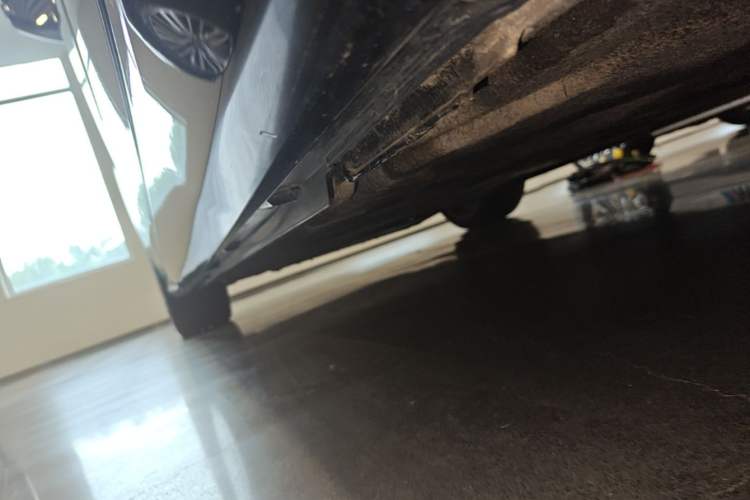 Used Audi A6L 2023 Revised 40 TFSI Luxury Dynamic Edition Left Side Sill