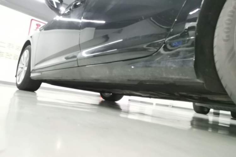 Used Audi A6L 2023 Revised 45 TFSI Prestige Dynamic Edition Left Side Sill