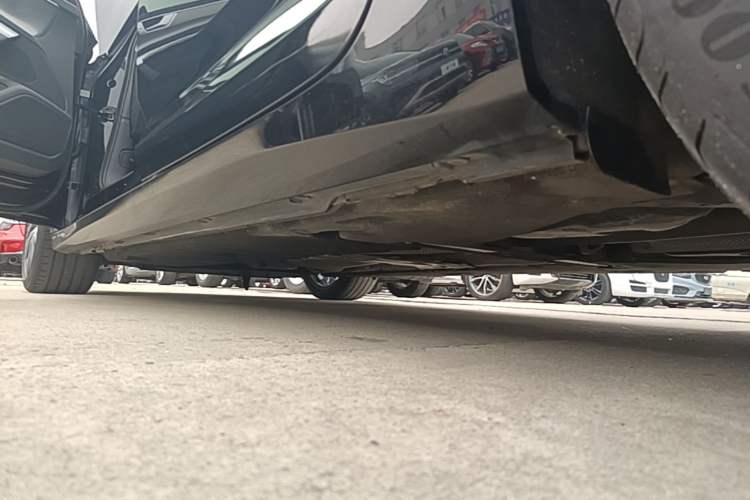 Used Audi A6L 2023 40 TFSI Luxury Prestige Edition Left Side Sill