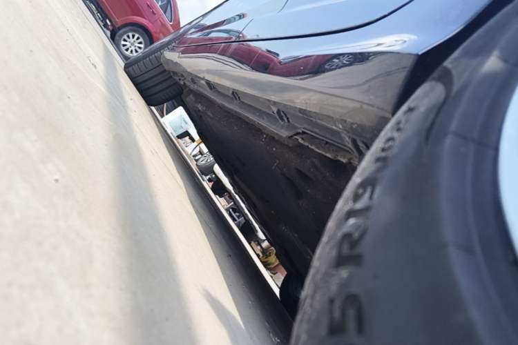 Used Audi A6L 2023 Revised 40 TFSI Luxury Dynamic Edition Left Side Sill