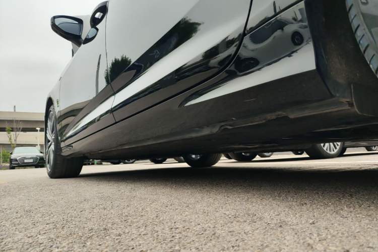 Used Audi A6L 2023 40 TFSI Luxury Dynamic Model Left Side Sill