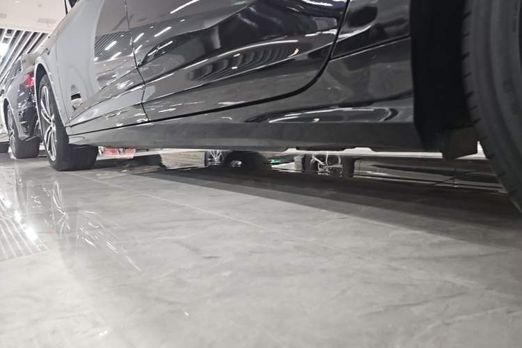 Used Audi A6L 2023 40 TFSI Luxury Dynamic Model Left Side Sill