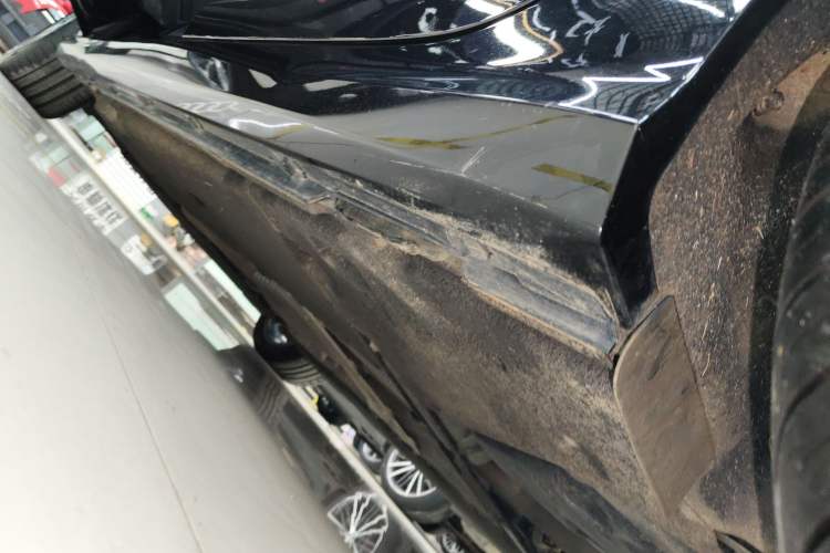 Used Audi A6L 2023 Revised 40 TFSI Luxury Dynamic Edition Left Side Sill