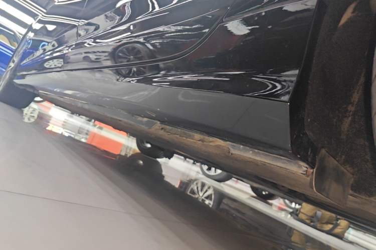 Used Audi A6L 2023 Revised 45 TFSI Prestige Dynamic Edition Left Side Sill