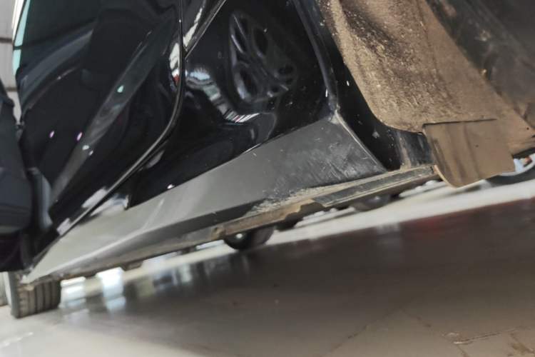 Used Audi A6L 2023 Revised 45 TFSI Prestige Dynamic Edition Left Side Sill
