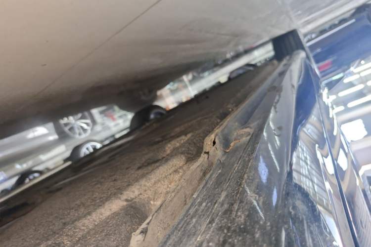 Used Audi A6L 2023 Revised 40 TFSI Luxury Dynamic Edition Left Side Sill