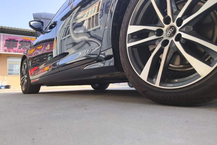 Used Audi A6L 2023 Revised 40 TFSI Luxury Dynamic Edition Left Side Sill