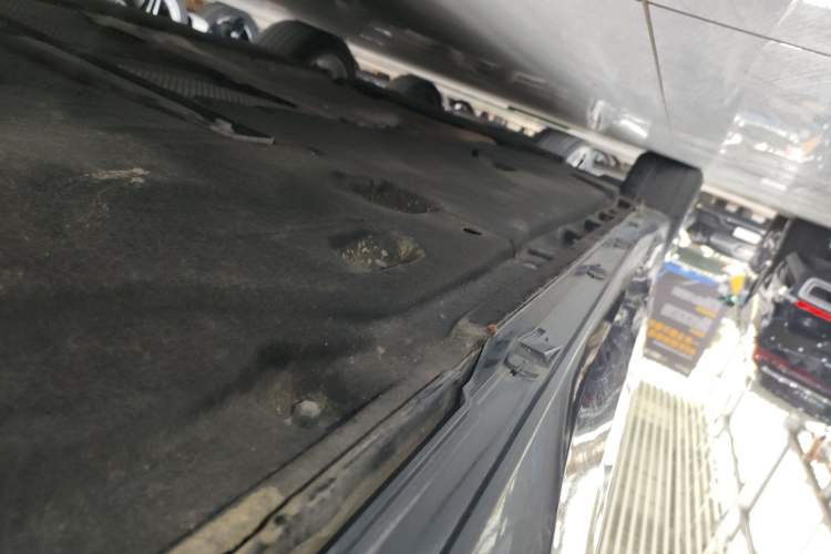 Used Audi A6L 2023 Revised 40 TFSI Luxury Prestige Edition Left Side Sill