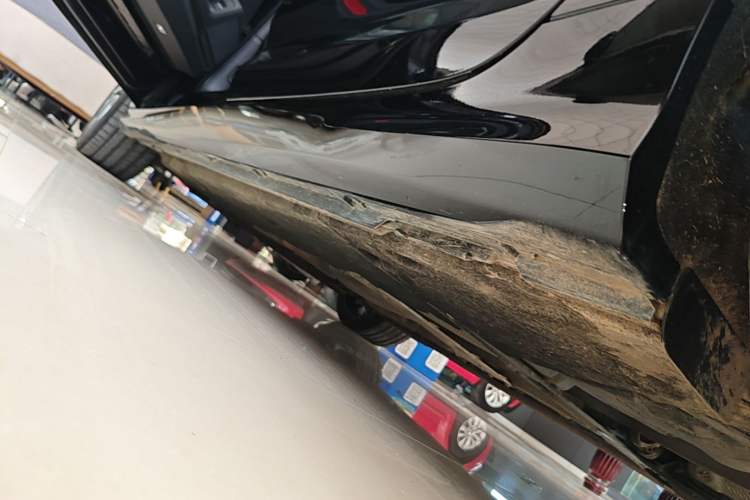 Used Audi A6L 2023 Revised 45 TFSI Prestige Dynamic Edition Left Side Sill
