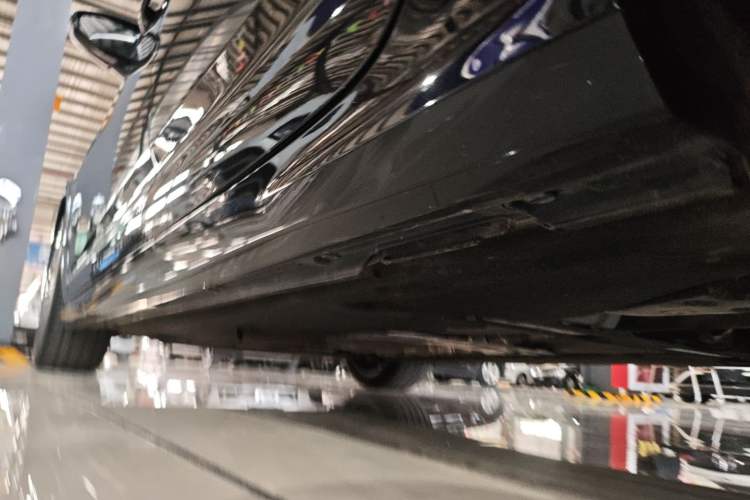 Used Audi A6L 2023 Revised 40 TFSI Luxury Dynamic Edition Left Side Sill