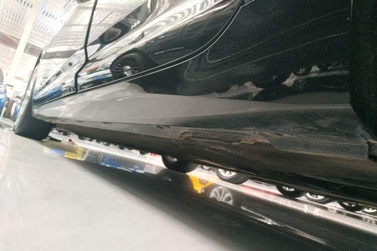 Used Audi A6L 2023 40 TFSI Luxury Prestige Edition Left Side Sill