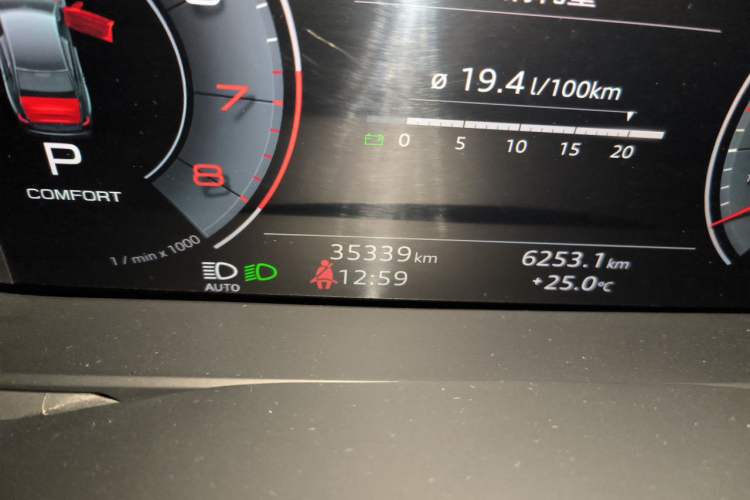 Used Audi A6L 2023 40 TFSI Luxury Dynamic Model Odometer Close Up