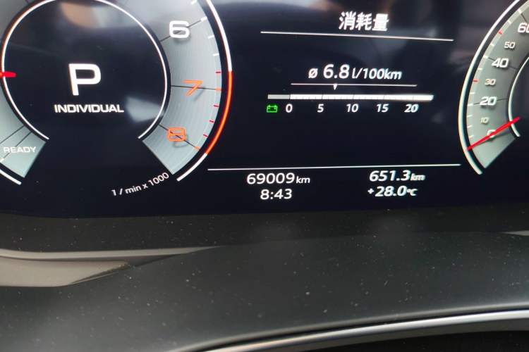 Used Audi A6L 2023 40 TFSI Luxury Dynamic Model Odometer Close Up