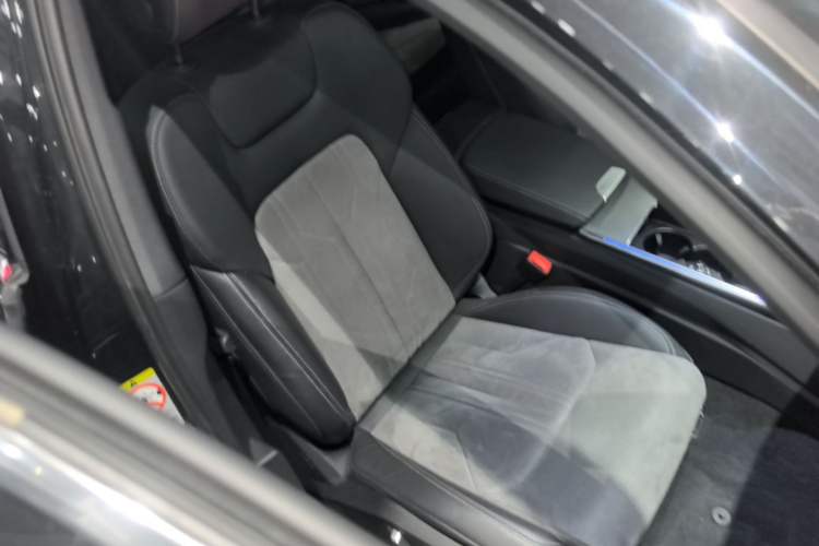 Used Audi A6L 2023 Revised 40 TFSI Luxury Dynamic Edition Right Front Seat