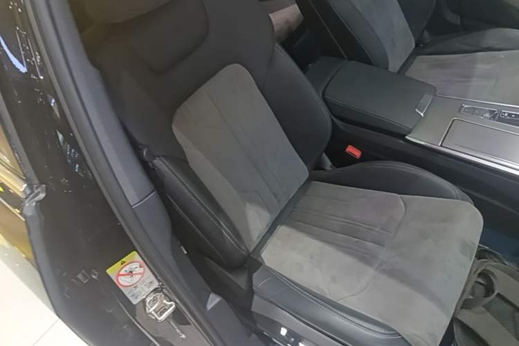 Used Audi A6L 2023 Revised 40 TFSI Luxury Dynamic Edition Right Front Seat