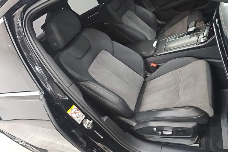 Used Audi A6L 2023 40 TFSI Luxury Dynamic Model Right Front Seat