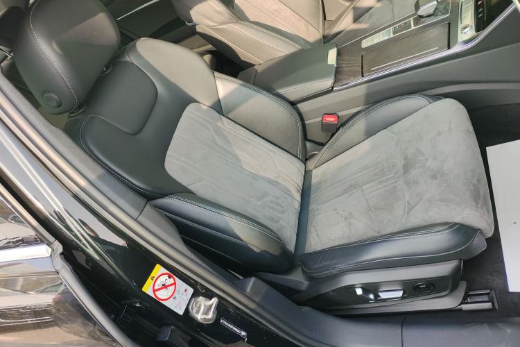 Used Audi A6L 2023 Revised Edition 45 TFSI quattro Prestige Dynamic Version Right Front Seat